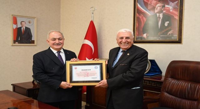 Kadir Kara, Türkiye Muhtarlar Federasyonu Genel Başkanı Ramazan Ünal'ı Osmaniye'de ki makamında misafir etti