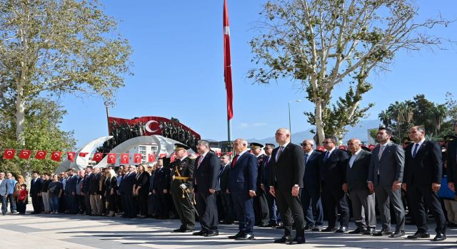 Osmaniye'de Cumhuriyet Bayramı etkinlikleri çelenk sunumu ile başladı