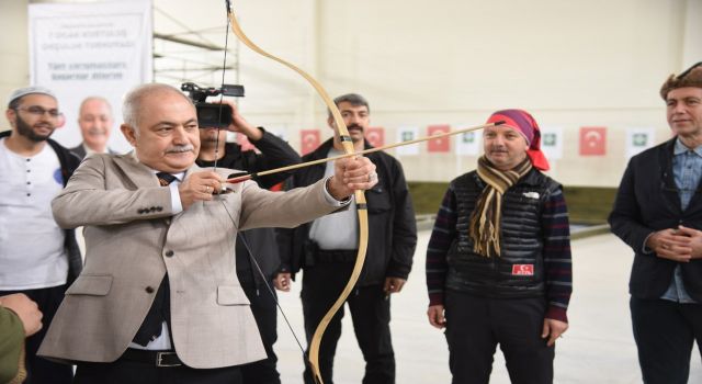 Osmaniye'de ilk oku Kadir Kara attı