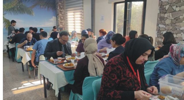 Osmaniye İl Sağlık Müdürü Ahmet Kara, Hastane personeli ile öğle yemeğinde buluştu