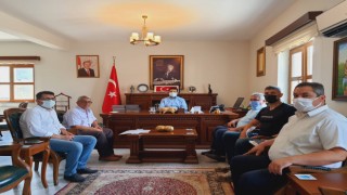 Alevi Kültür Derneği Başkanı Gülali Yılmaz, Kadirli Kaymakamı Ahmet Arık'ı ziyaret etti