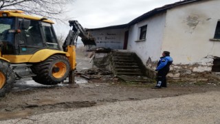 Osmaniye'de metruk binaların yıkımı devam ediyor