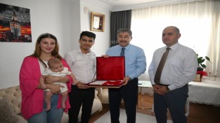 Vali Yılmaz, 15 Temmuz gazisi Hakan Çetin’i ziyaret etti