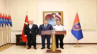Vali Yılmaz'dan Mersin İl Jandarma Komutanı Çarıkçıoğlu'na ziyaret